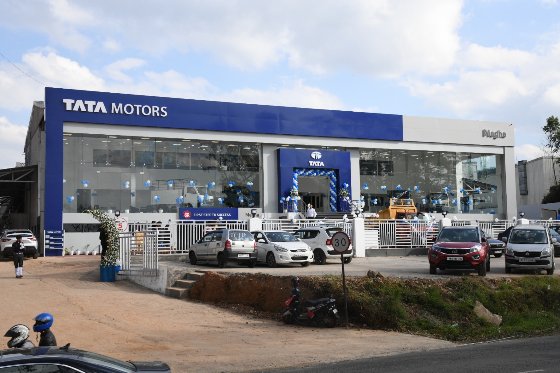 MEGHA AUTOMOTIVE LLP TATA MOTORS LTD (COMMERCIAL VEHICLE FULL RANGE) banner